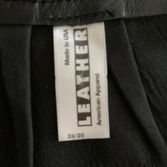 American Apparel size 24/25 leather short - Picture 15 of 15